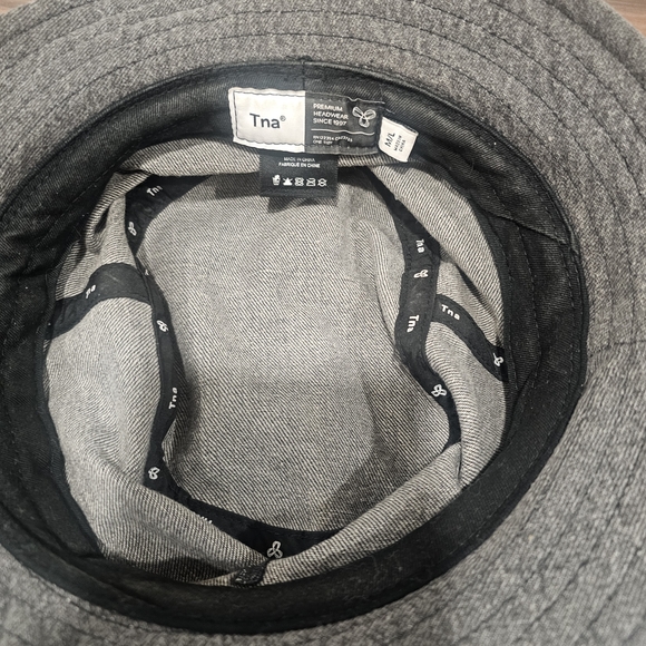 Tna Aritzia Grey Denim Bucket Hat - Size M/L (Fits Small / 21" Circumference) - Picture 4 of 5